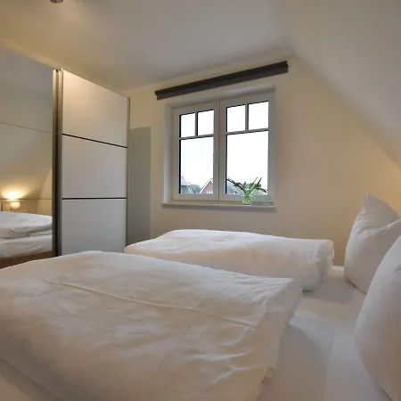 Spacious Holiday In Near Baltic Sea Beach *